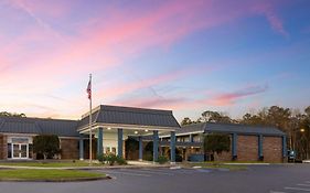 Days Inn By Wyndham Hinesville Near Fort Stewart, Newly Renovated, Free Hot Breakfast, Restaurant And Bar